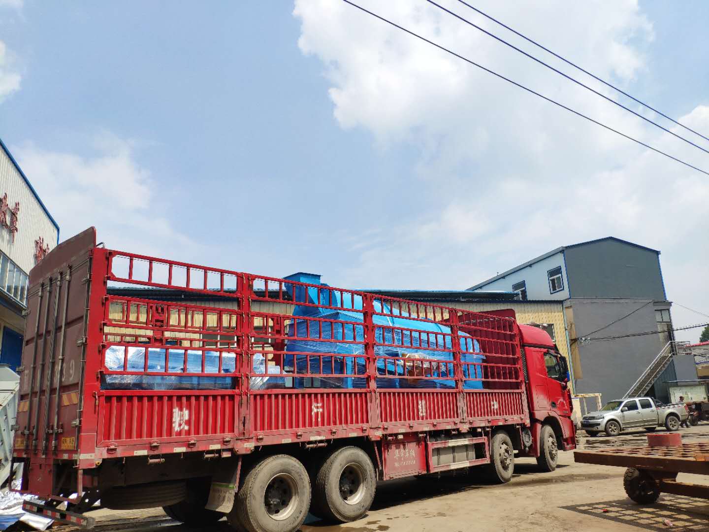 遼寧客戶GT5滾筒篩裝車(chē)發(fā)貨現(xiàn)場(chǎng)