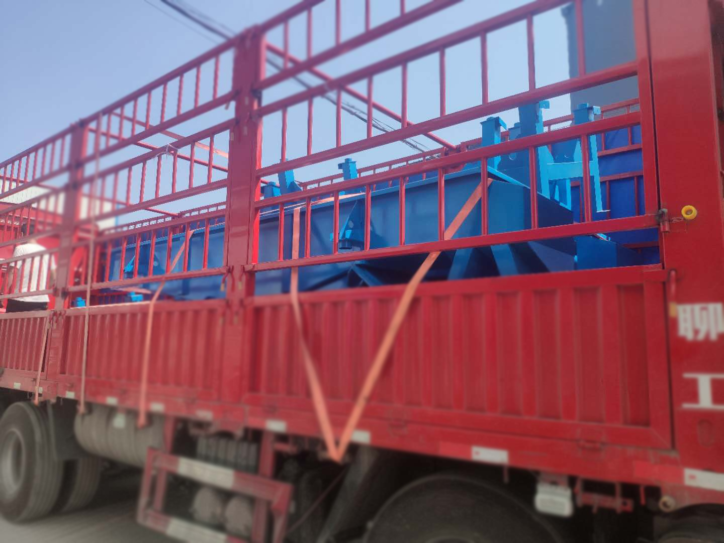 江西客戶2臺(tái)1040直線篩裝車(chē)發(fā)貨現(xiàn)場(chǎng)