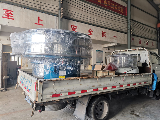 1.5米旋振篩、200型標(biāo)準(zhǔn)檢驗(yàn)篩、直排篩發(fā)貨